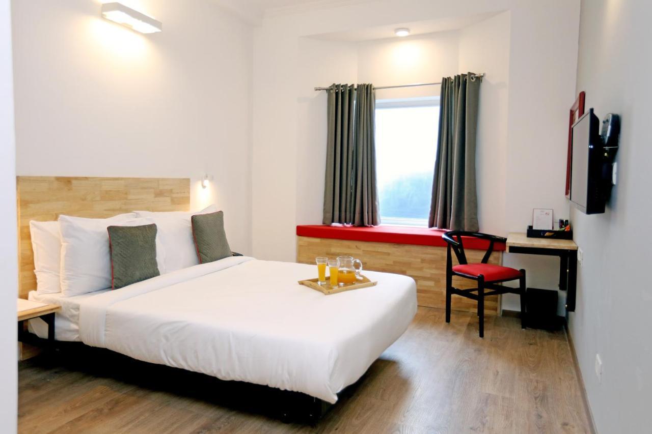 Oyo Townhouse 17 Huda City Center Near Leisure Valley Park Gurgaon Bagian luar foto