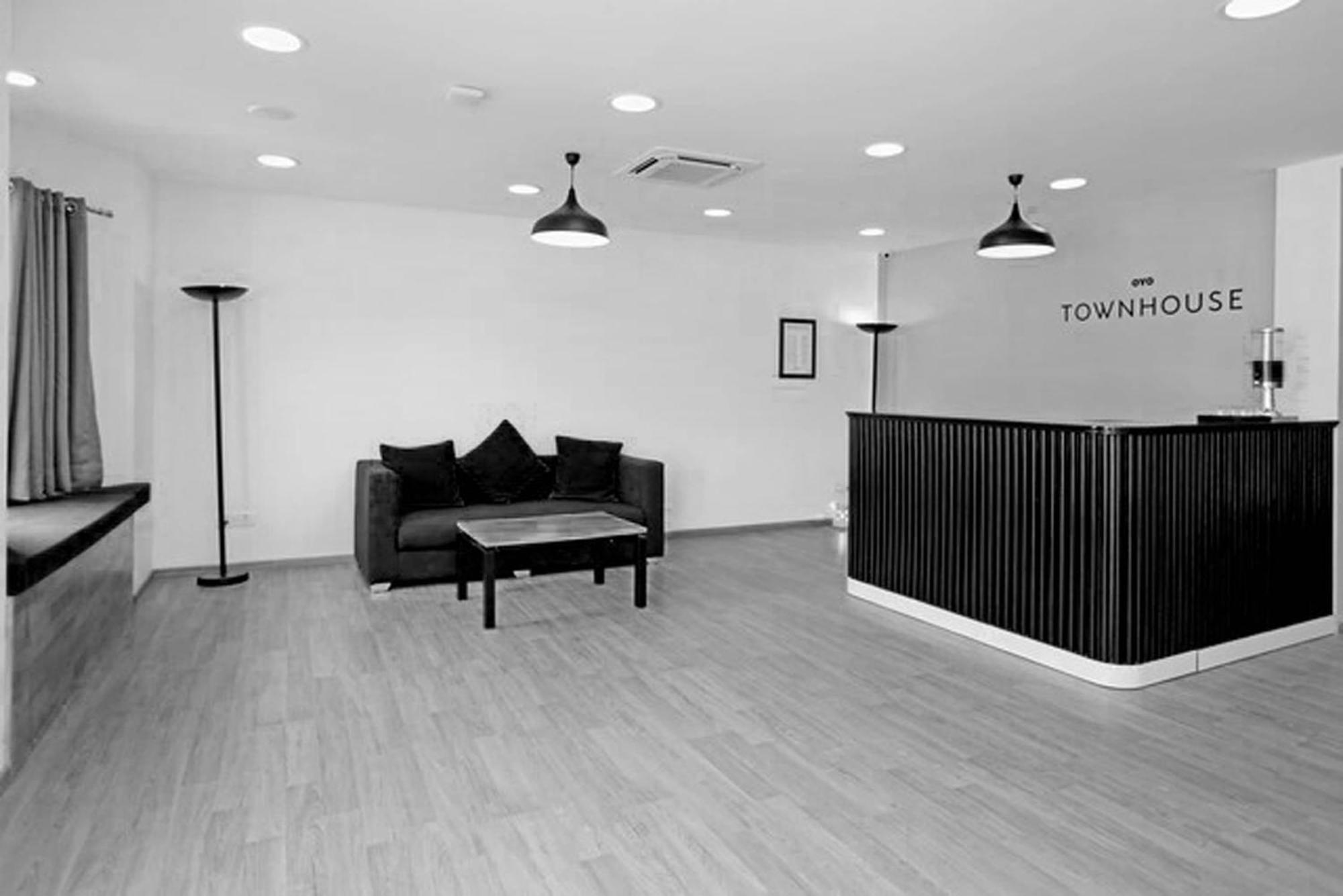 Oyo Townhouse 17 Huda City Center Near Leisure Valley Park Gurgaon Bagian luar foto