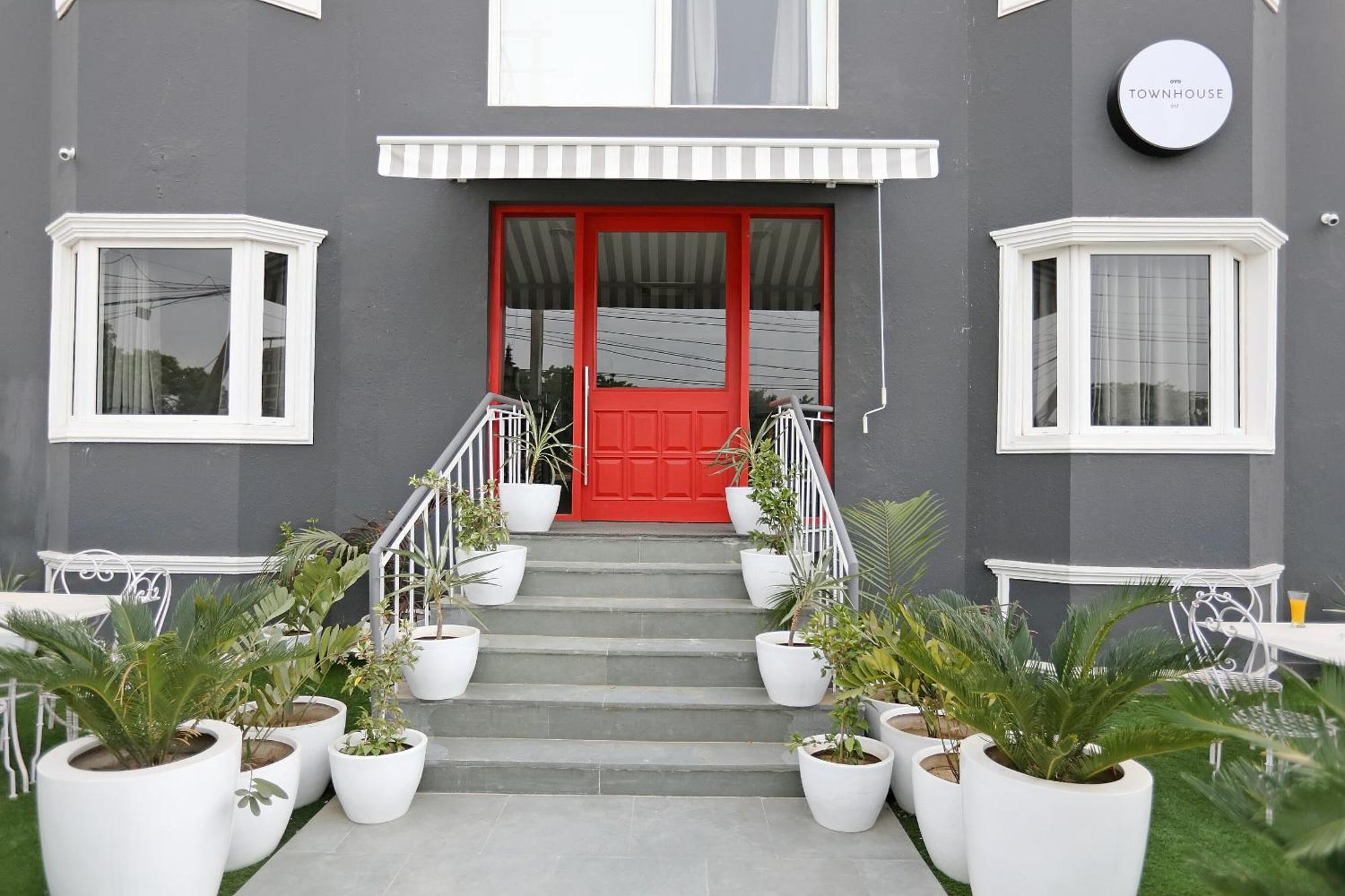 Oyo Townhouse 17 Huda City Center Near Leisure Valley Park Gurgaon Bagian luar foto